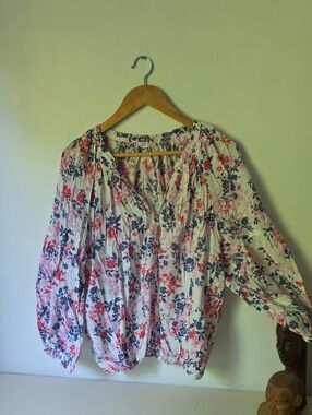 GAP Floral Peasant V-Neck Blouse - White with Pink & Blue Flowers